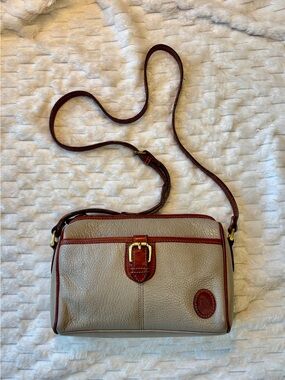 Liz Claiborne Cream Pebbled Leather Crossbody Shoulder Bag Brown Trim